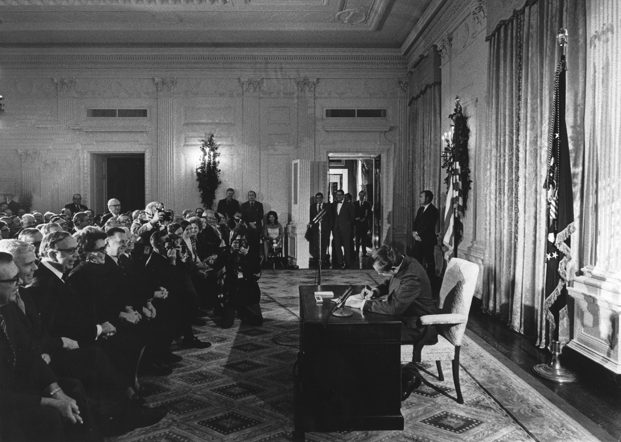 Signing Cancer Act 1971 photo